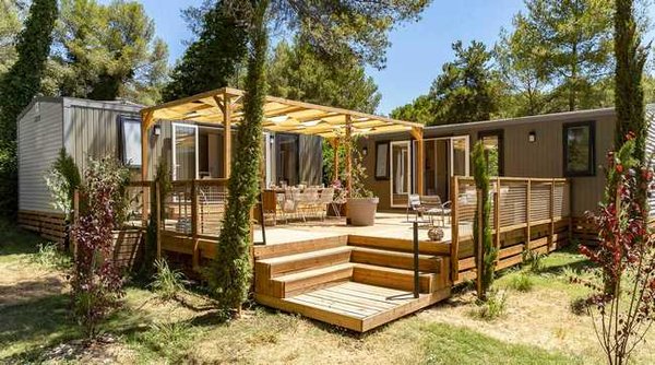 Où trouver des campings avec des mobil-homes XXL pour les grandes familles dans les Landes?